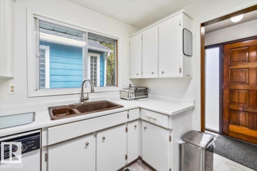 11428 79 Avenue, Edmonton, AB - Indoor Photo Showing Kitchen