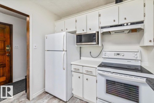11428 79 Avenue, Edmonton, AB - Indoor Photo Showing Kitchen