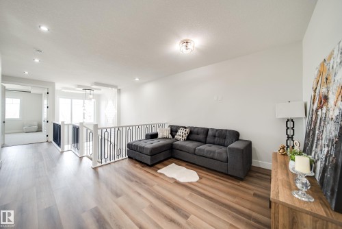 8808 183 Avenue, Edmonton, AB - Indoor Photo Showing Living Room