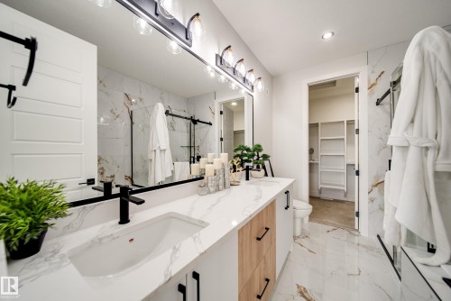 8808 183 Avenue, Edmonton, AB - Indoor Photo Showing Bathroom