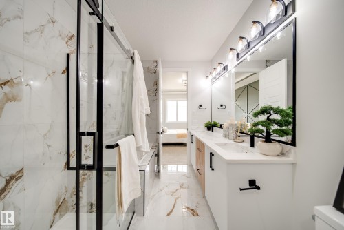 8808 183 Avenue, Edmonton, AB - Indoor Photo Showing Bathroom
