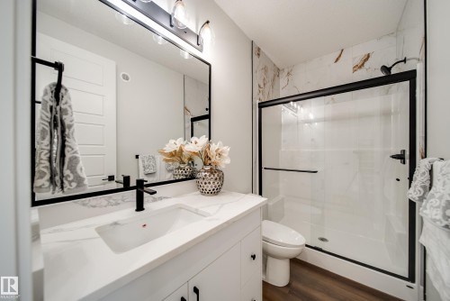 8808 183 Avenue, Edmonton, AB - Indoor Photo Showing Bathroom