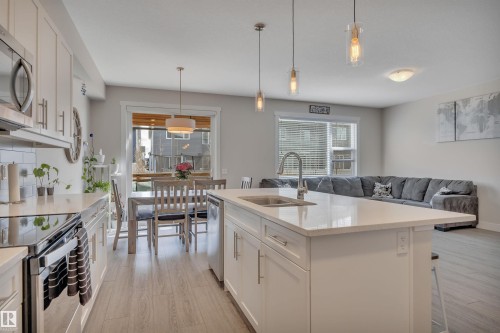 5 Stout Place, Leduc, AB - Indoor Photo Showing Kitchen With Double Sink With Upgraded Kitchen