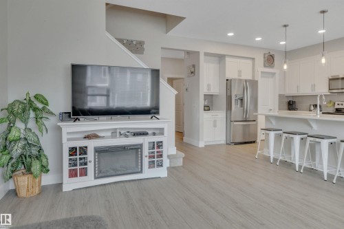5 Stout Place, Leduc, AB - Indoor Photo Showing Kitchen With Stainless Steel Kitchen