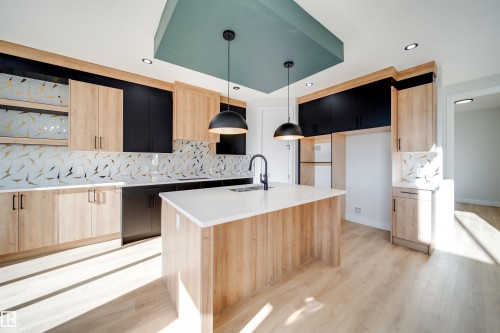8603 183 Avenue, Edmonton, AB - Indoor Photo Showing Kitchen
