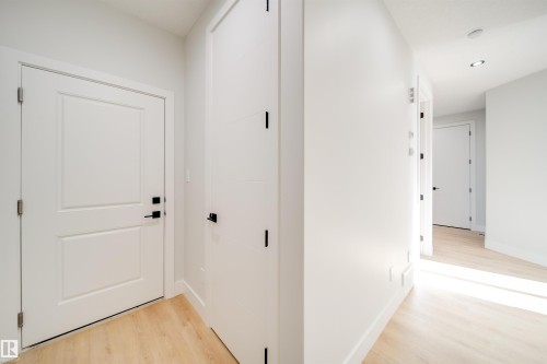 8603 183 Avenue, Edmonton, AB - Indoor Photo Showing Other Room