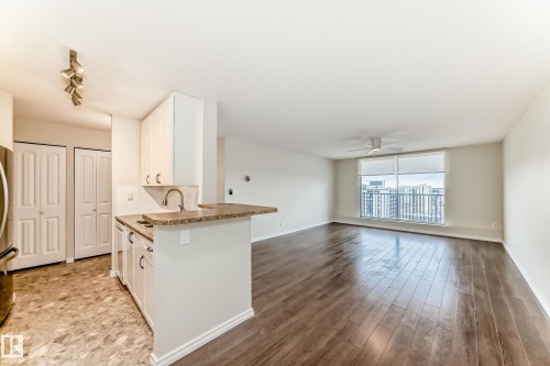 1404 11307 99 Avenue, Edmonton, AB - Indoor Photo Showing Kitchen