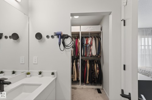 512 37 Street, Edmonton, AB - Indoor Photo Showing Bathroom