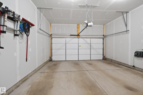 512 37 Street, Edmonton, AB - Indoor Photo Showing Garage