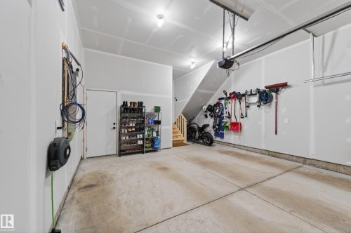 512 37 Street, Edmonton, AB - Indoor Photo Showing Garage