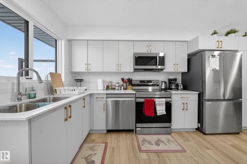 30 850 Secord Boulevard, Edmonton, AB - Indoor Photo Showing Kitchen With Double Sink