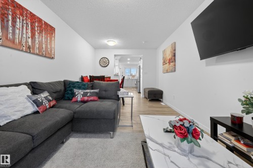 30 850 Secord Boulevard, Edmonton, AB - Indoor Photo Showing Living Room