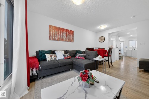 30 850 Secord Boulevard, Edmonton, AB - Indoor Photo Showing Living Room