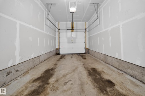 30 850 Secord Boulevard, Edmonton, AB - Indoor Photo Showing Garage