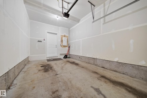 30 850 Secord Boulevard, Edmonton, AB - Indoor Photo Showing Garage