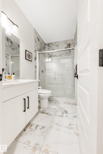 2629 15A Avenue, Edmonton, AB - Indoor Photo Showing Bathroom