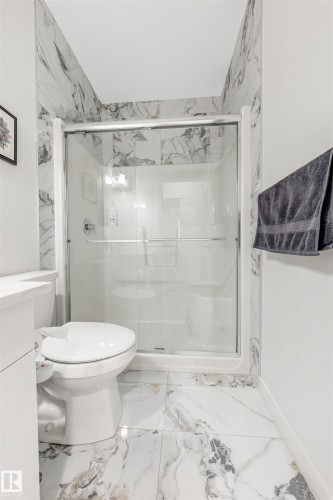 2629 15A Avenue, Edmonton, AB - Indoor Photo Showing Bathroom