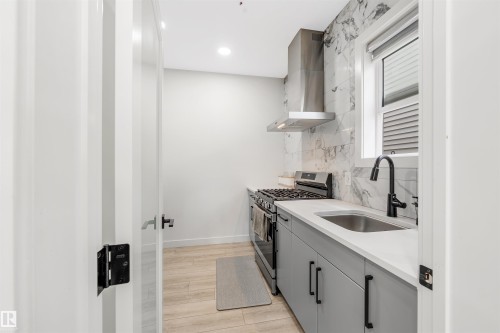 2629 15A Avenue, Edmonton, AB - Indoor Photo Showing Kitchen