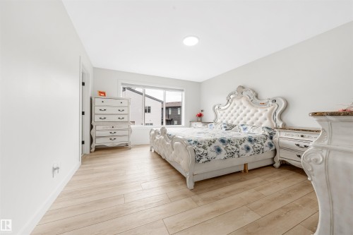 2629 15A Avenue, Edmonton, AB - Indoor Photo Showing Bedroom