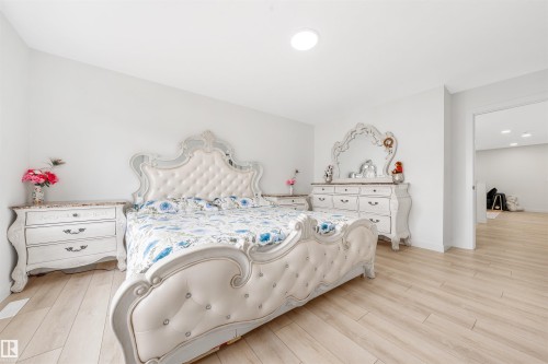 2629 15A Avenue, Edmonton, AB - Indoor Photo Showing Bedroom