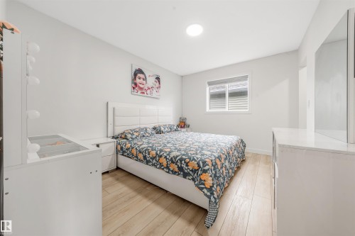 2629 15A Avenue, Edmonton, AB - Indoor Photo Showing Bedroom