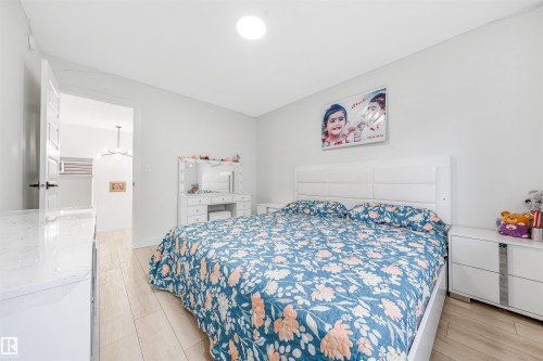 2629 15A Avenue, Edmonton, AB - Indoor Photo Showing Bedroom