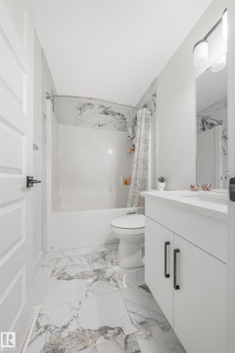 2629 15A Avenue, Edmonton, AB - Indoor Photo Showing Bathroom
