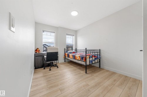 2629 15A Avenue, Edmonton, AB - Indoor Photo Showing Bedroom