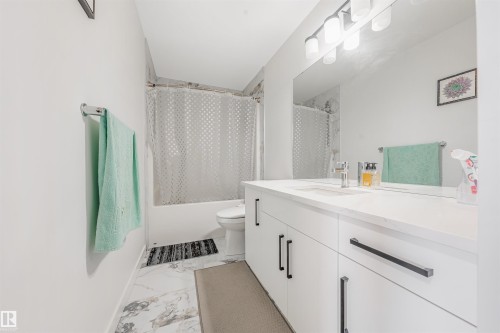 2629 15A Avenue, Edmonton, AB - Indoor Photo Showing Bathroom