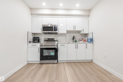 2629 15A Avenue, Edmonton, AB - Indoor Photo Showing Kitchen