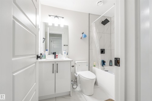 2629 15A Avenue, Edmonton, AB - Indoor Photo Showing Bathroom