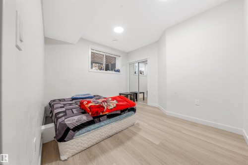 2629 15A Avenue, Edmonton, AB - Indoor Photo Showing Bedroom