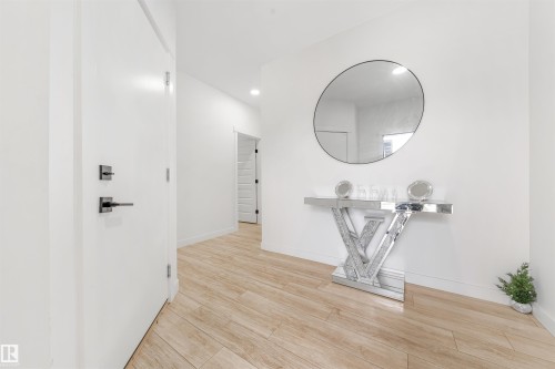 2629 15A Avenue, Edmonton, AB - Indoor Photo Showing Other Room