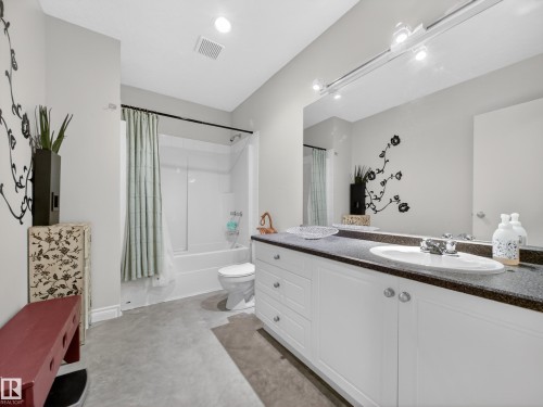 Bathroom - 569 Butterworth Way, Edmonton, AB - Indoor Photo Showing Bathroom