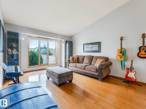 7 Haven, Devon, AB - Indoor Photo Showing Living Room
