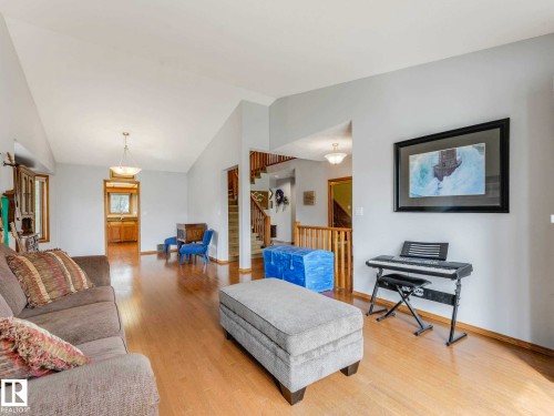 7 Haven, Devon, AB - Indoor Photo Showing Living Room