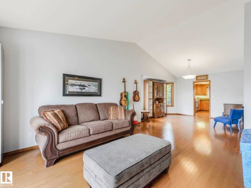 7 Haven, Devon, AB - Indoor Photo Showing Living Room