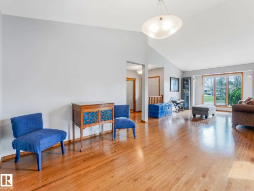 7 Haven, Devon, AB - Indoor Photo Showing Living Room