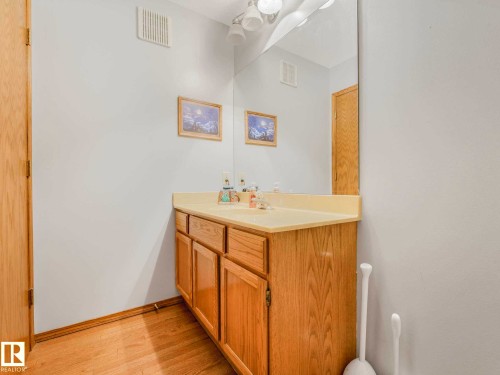7 Haven, Devon, AB - Indoor Photo Showing Bathroom