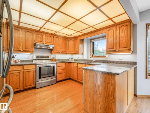 7 Haven, Devon, AB - Indoor Photo Showing Kitchen With Double Sink