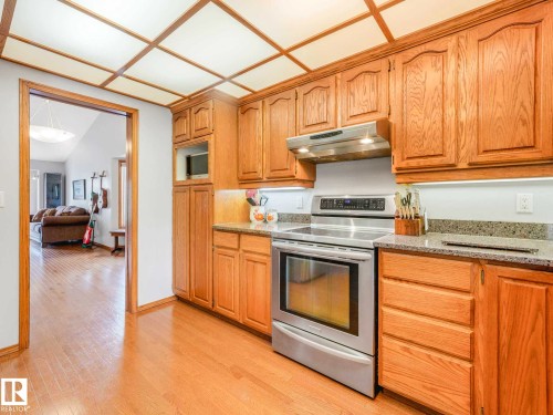 7 Haven, Devon, AB - Indoor Photo Showing Kitchen