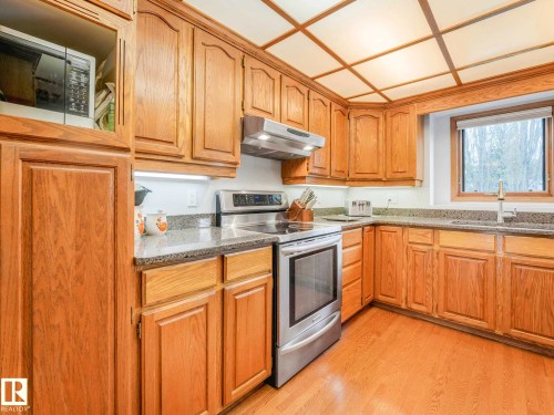 7 Haven, Devon, AB - Indoor Photo Showing Kitchen