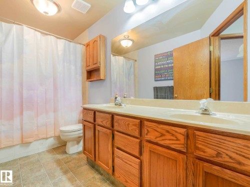 7 Haven, Devon, AB - Indoor Photo Showing Bathroom