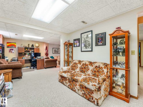 7 Haven, Devon, AB - Indoor