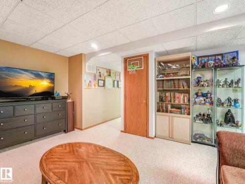 7 Haven, Devon, AB - Indoor