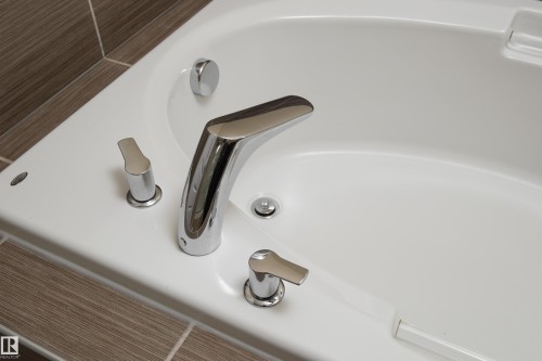 3420 Cutler Crescent, Edmonton, AB - Indoor Photo Showing Bathroom