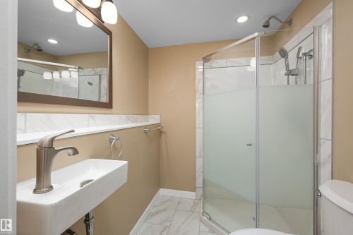3420 Cutler Crescent, Edmonton, AB - Indoor Photo Showing Bathroom