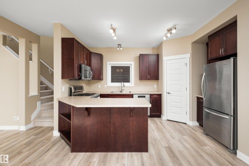 3420 Cutler Crescent, Edmonton, AB - Indoor Photo Showing Kitchen