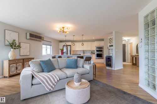 303 20 Grange Drive, St. Albert, AB - Indoor Photo Showing Living Room