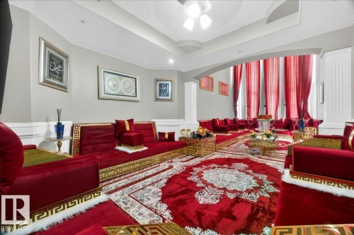 17419 110 Street, Edmonton, AB - Indoor Photo Showing Living Room